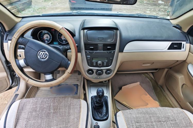 Used Buick Excelle 2013 1.5L Manual Classic Model Center Console