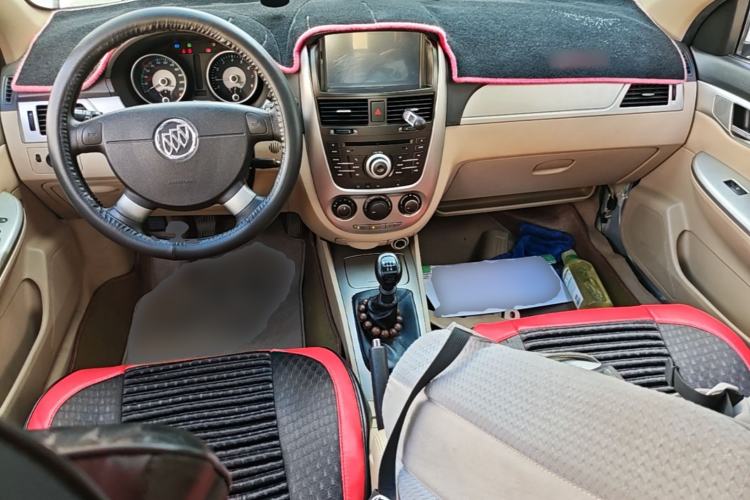 Used Buick Excelle 2013 1.5L Manual Classic Model Center Console