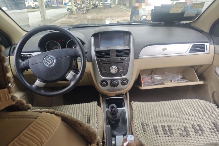 Used Buick Excelle 2013 1.5L Manual Classic Model Center Console