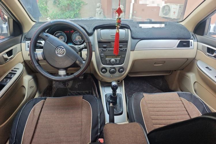 Used Buick Excelle 2013 1.5L Manual Classic Model Center Console