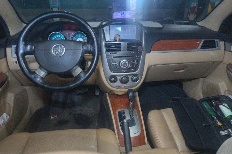 Used Buick Excelle 2013 1.5L Automatic Luxury Model Center Console