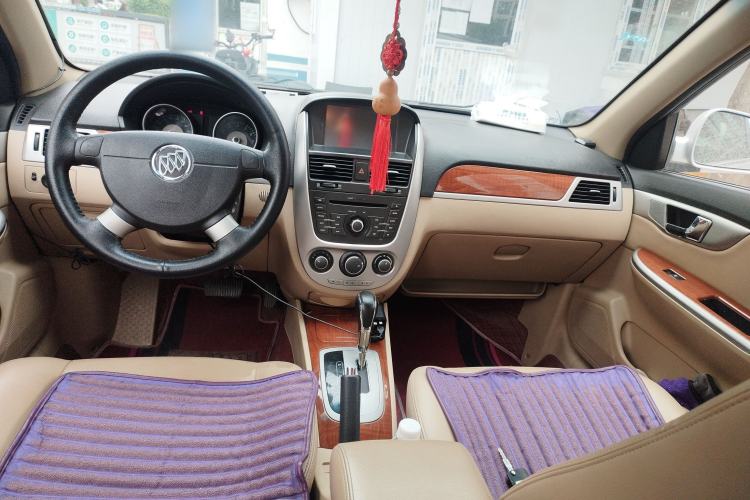 Used Buick Excelle 2013 1.5L Automatic Luxury Model Center Console