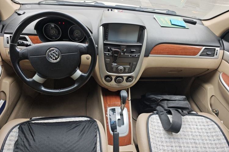 Used Buick Excelle 2013 1.5L Automatic Luxury Model Center Console