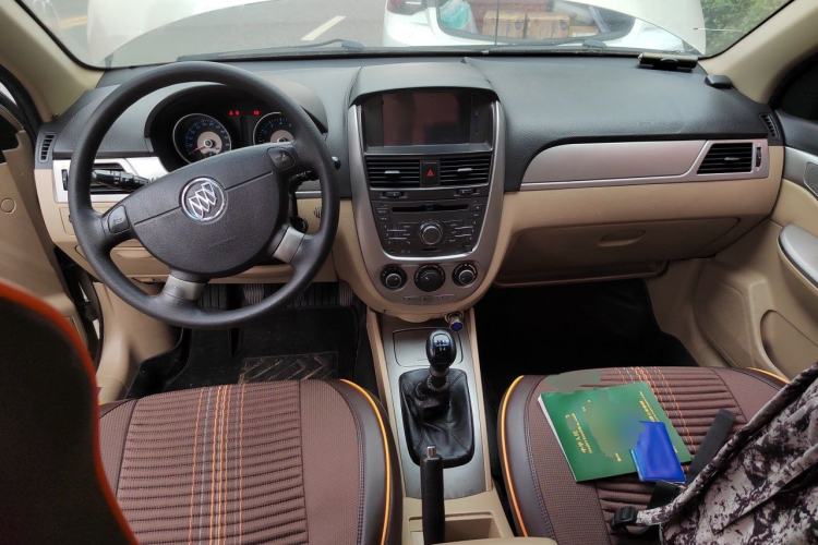 Used Buick Excelle 2013 1.5L Manual Classic Model Center Console