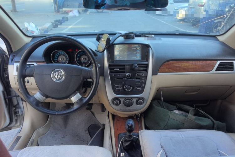 Used Buick Excelle 2013 1.5L Manual Luxury Model Center Console