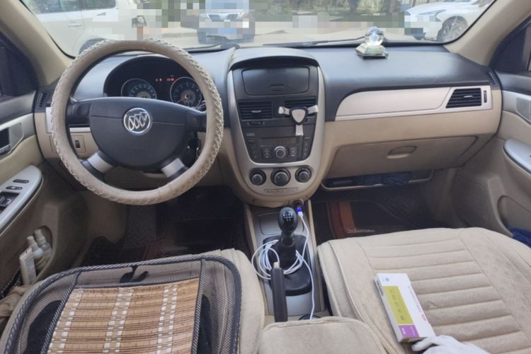 Used Buick Excelle 2013 1.5L Manual Classic Model Center Console