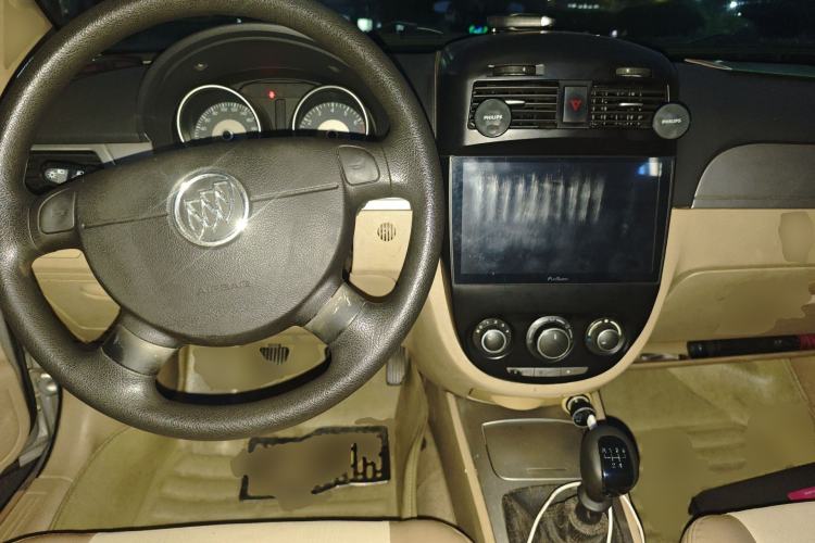 Used Buick Excelle 2013 1.5L Manual Classic Model Center Console