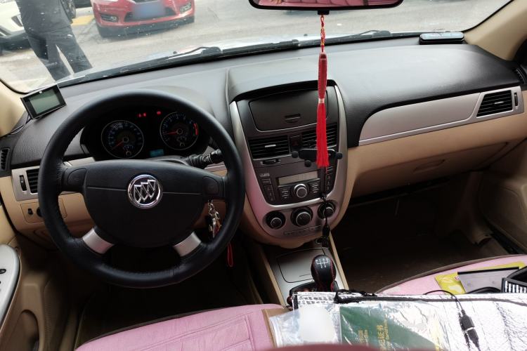 Used Buick Excelle 2013 1.5L Manual Classic Model Center Console