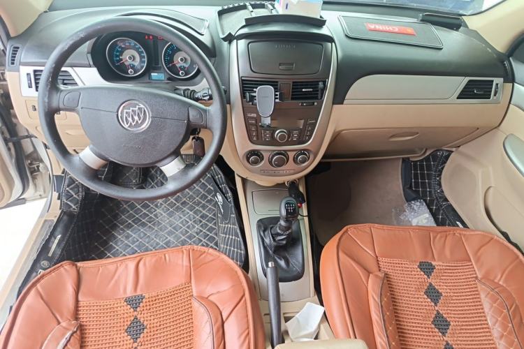 Used Buick Excelle 2013 1.5L Manual Classic Model Center Console