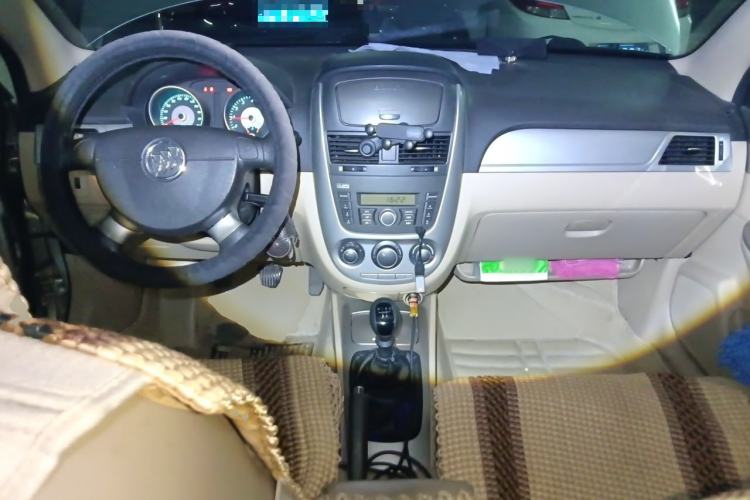 Used Buick Excelle 2013 1.5L Manual Classic Model Center Console