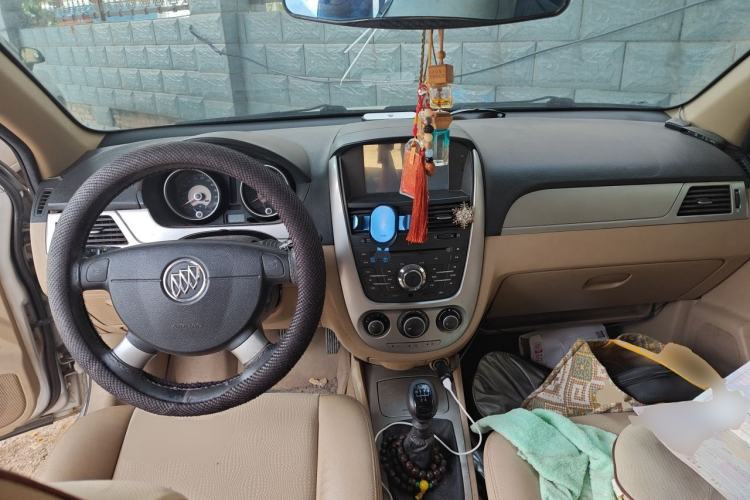 Used Buick Excelle 2013 1.5L Manual Classic Model Center Console