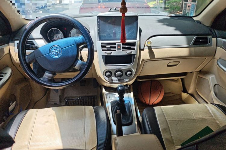 Used Buick Excelle 2013 1.5L Manual Classic Model Center Console