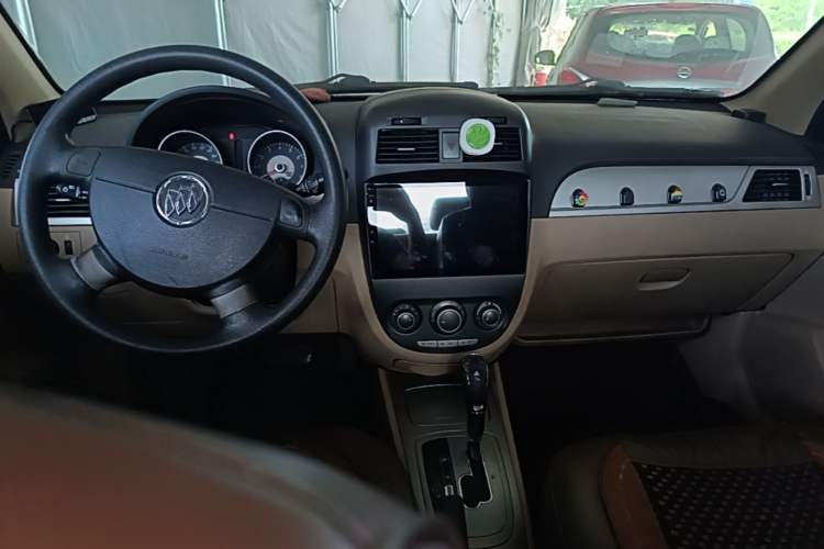 Used Buick Excelle 2013 1.5L Automatic Classic Model Center Console