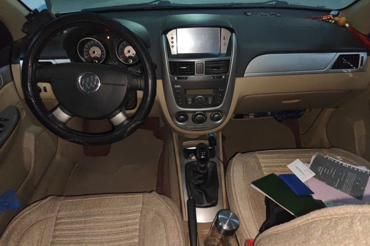 Used Buick Excelle 2013 1.5L Manual Classic Model Center Console