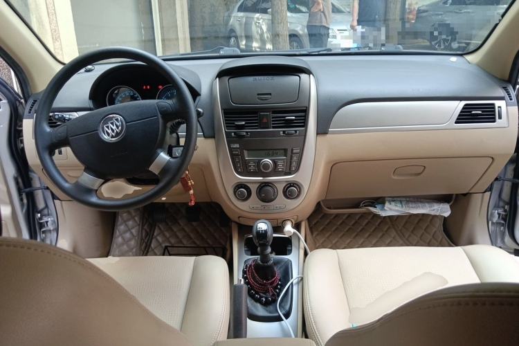 Used Buick Excelle 2013 1.5L Manual Classic Model Center Console
