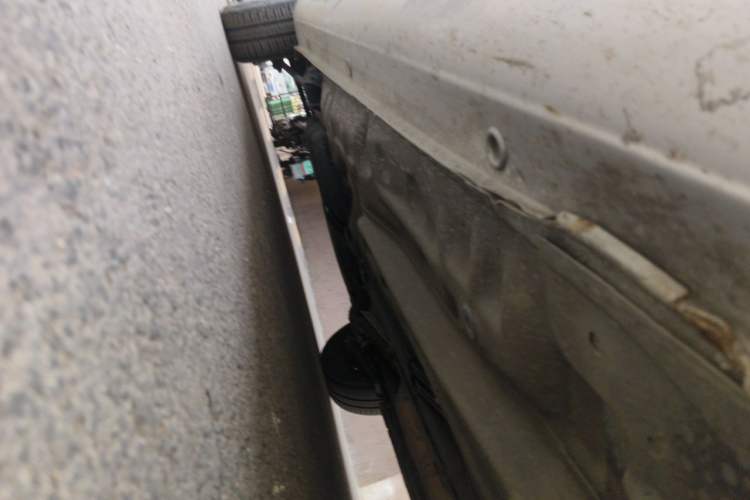 Used Buick Excelle 2013 1.5L Automatic Classic Model Chassis Front Right
