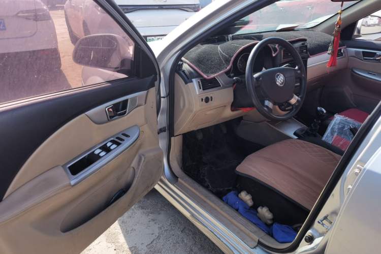 Used Buick Excelle 2013 1.5L Manual Classic Model Driver Seat