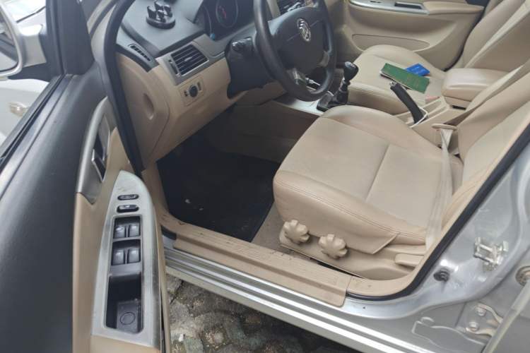 Used Buick Excelle 2013 1.5L Manual Classic Model Driver Seat