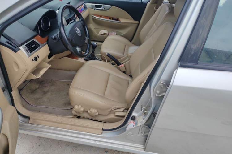 Used Buick Excelle 2013 1.5L Manual Luxury Model Driver Seat