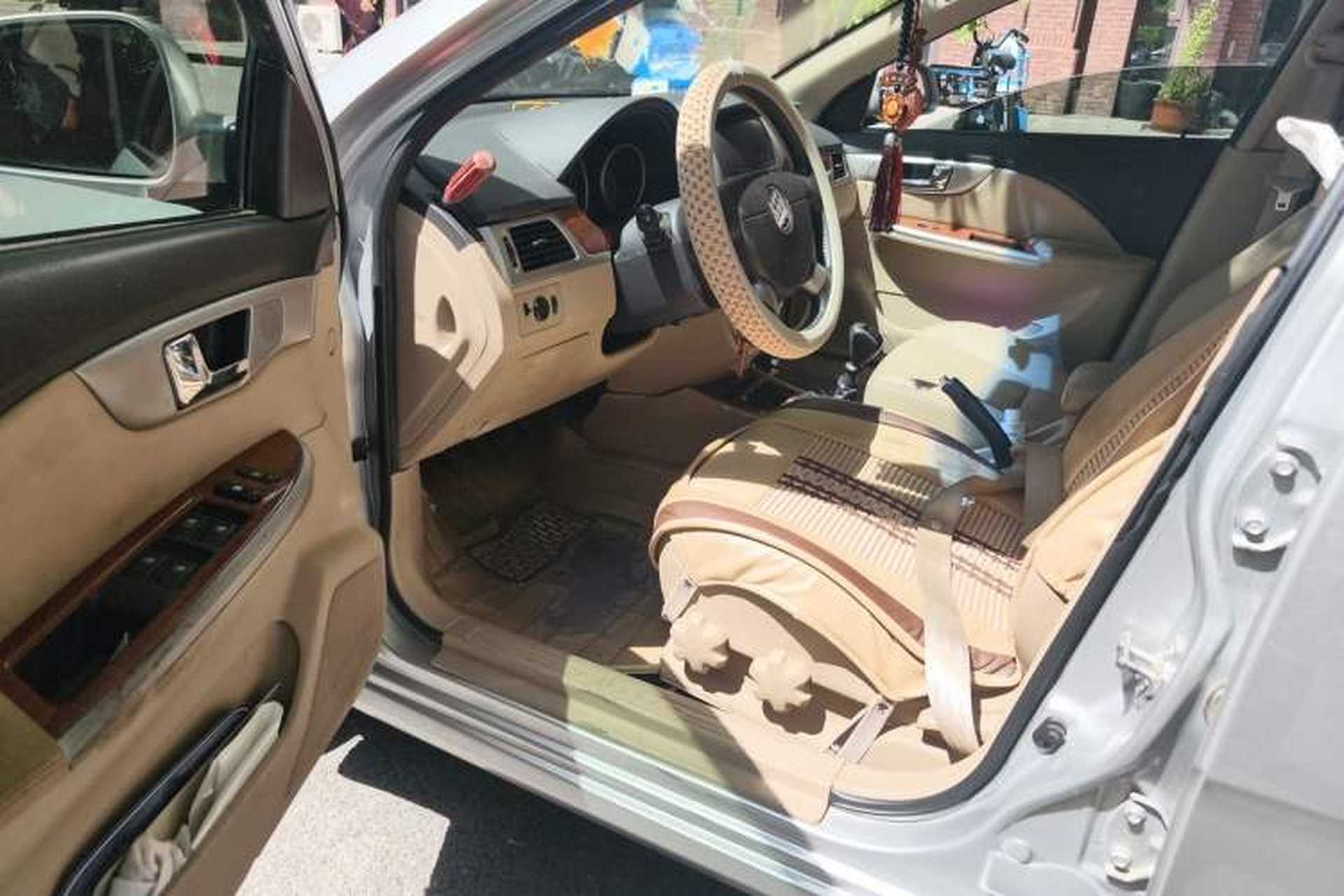 Used Buick Excelle 2013 1.5L Manual Luxury Model Driver Seat