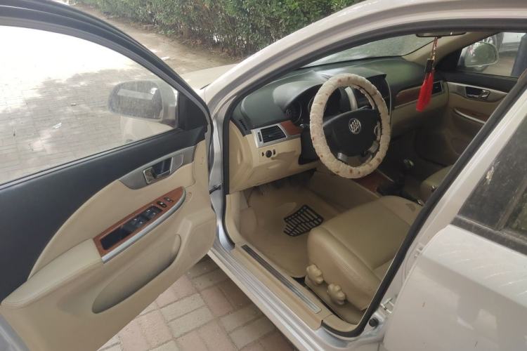 Used Buick Excelle 2013 1.5L Manual Luxury Model Driver Seat
