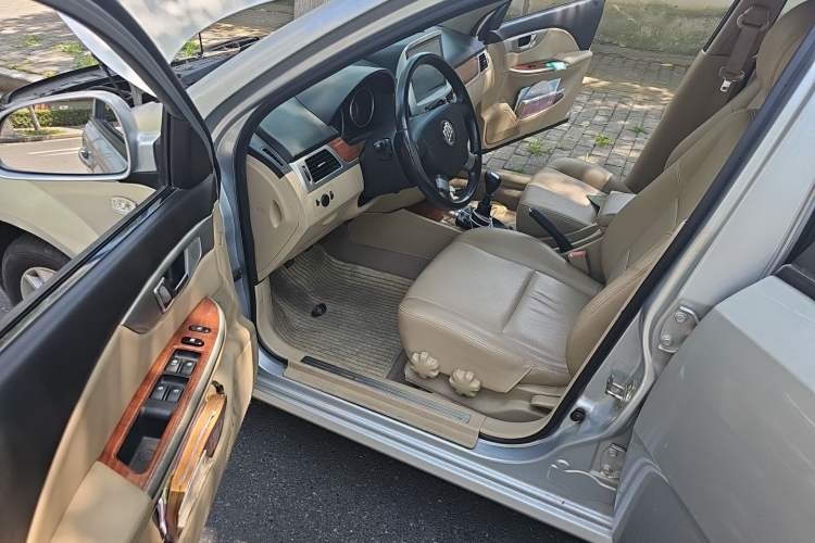 Used Buick Excelle 2013 1.5L Manual Luxury Model Driver Seat