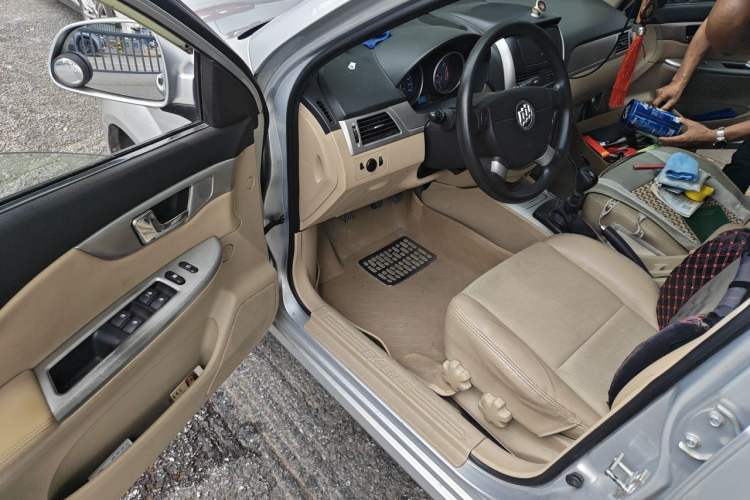 Used Buick Excelle 2013 1.5L Manual Classic Model Driver Seat
