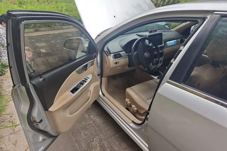 Used Buick Excelle 2013 1.5L Manual Classic Model Driver Seat