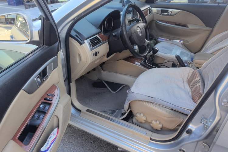 Used Buick Excelle 2013 1.5L Manual Luxury Model Driver Seat
