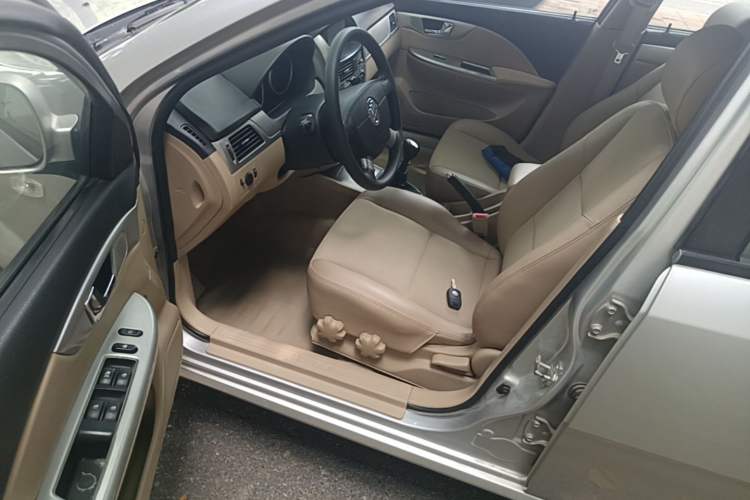 Used Buick Excelle 2013 1.5L Manual Classic Model Driver Seat