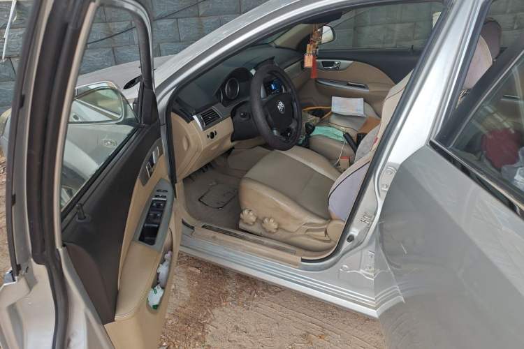 Used Buick Excelle 2013 1.5L Manual Classic Model Driver Seat