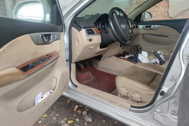 Used Buick Excelle 2013 1.5L Manual Luxury Model Driver Seat