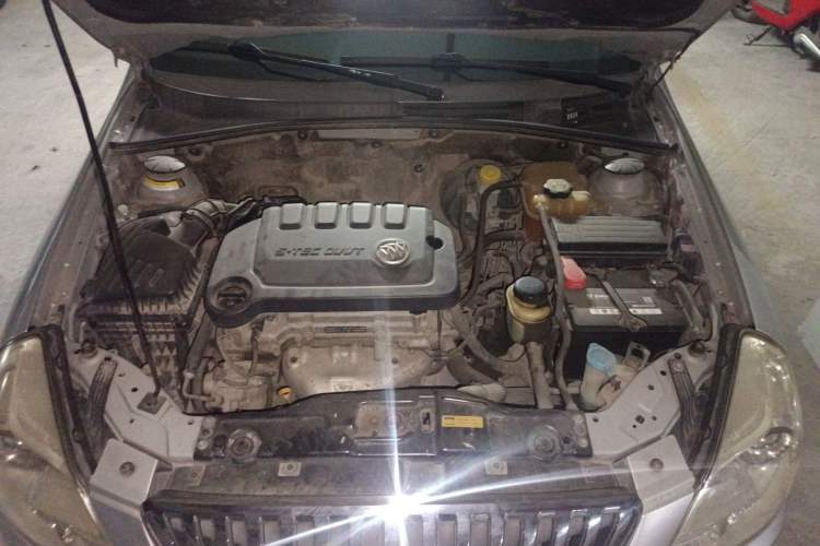 Used Buick Excelle 2013 1.5L Manual Classic Model Engine Bay