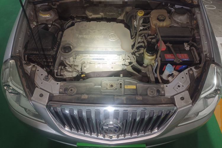 Used Buick Excelle 2013 1.5L Manual Classic Model Engine Bay