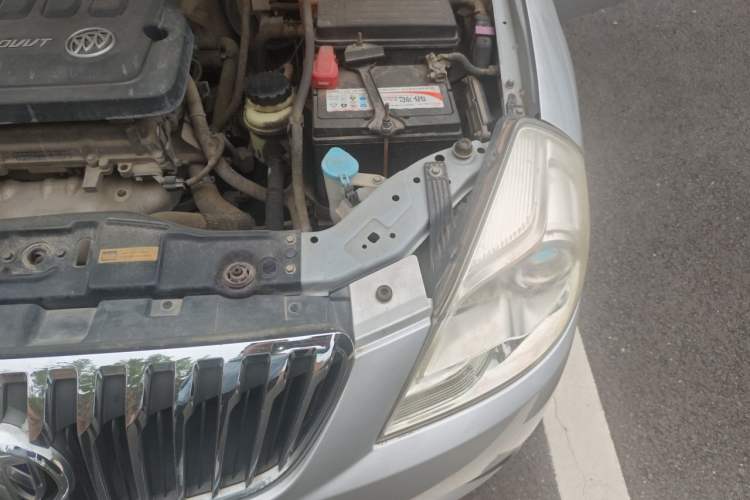 Used Buick Excelle 2013 1.5L Manual Luxury Model Engine Bay Left