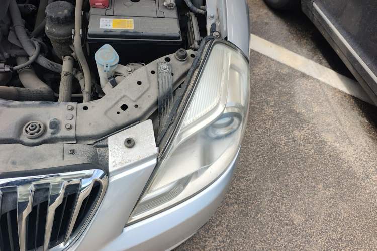 Used Buick Excelle 2013 1.5L Manual Classic Model Engine Bay Left