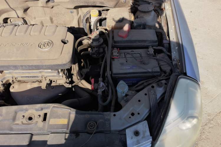 Used Buick Excelle 2013 1.5L Manual Classic Model Engine Bay Left