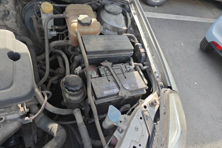 Used Buick Excelle 2013 1.5L Manual Classic Model Engine Bay Left