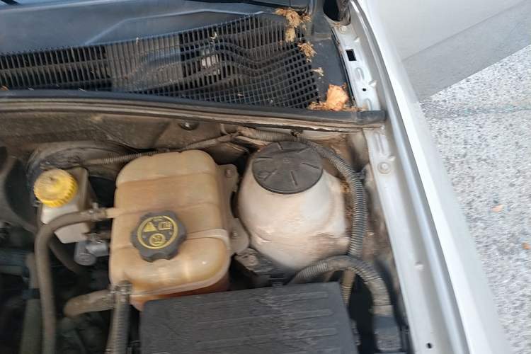 Used Buick Excelle 2013 1.5L Manual Luxury Model Engine Bay Left