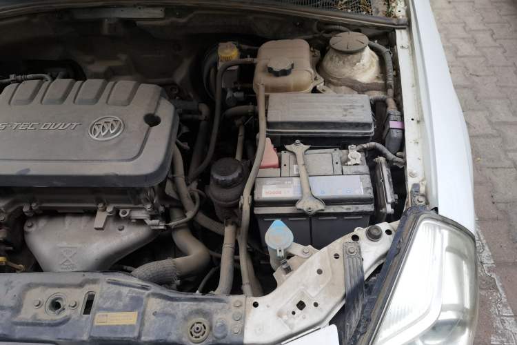 Used Buick Excelle 2013 1.5L Manual Classic Model Engine Bay Left