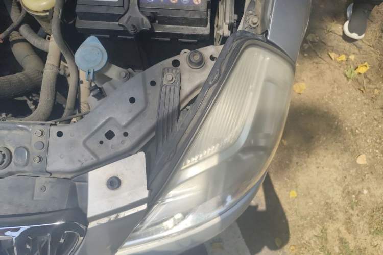 Used Buick Excelle 2013 1.5L Automatic Classic Model Engine Bay Left