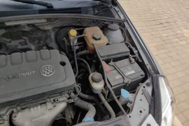 Used Buick Excelle 2013 1.5L Manual Classic Model Engine Bay Left