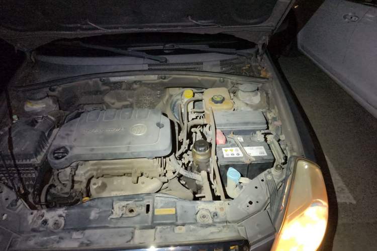Used Buick Excelle 2013 1.5L Manual Luxury Model Engine Bay Left