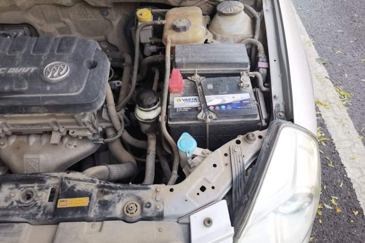 Used Buick Excelle 2013 1.5L Manual Classic Model Engine Bay Left