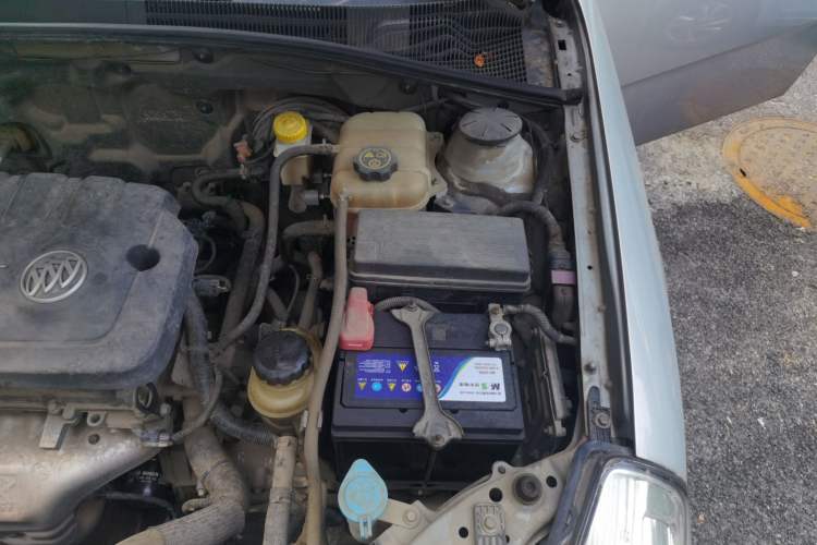 Used Buick Excelle 2013 1.5L Automatic Classic Model Engine Bay Left