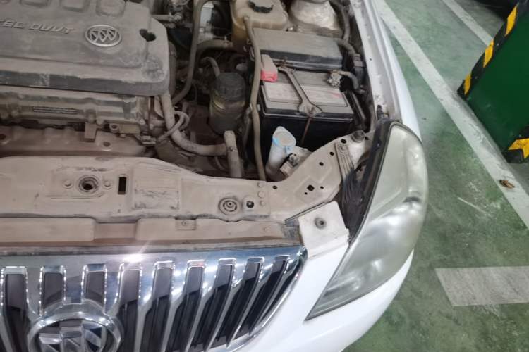 Used Buick Excelle 2013 1.5L Automatic Classic Model Engine Bay Left