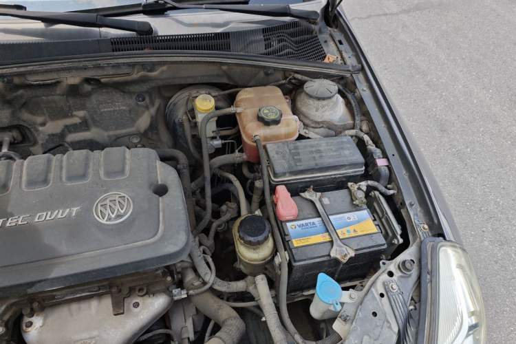 Used Buick Excelle 2013 1.5L Manual Luxury Model Engine Bay Left
