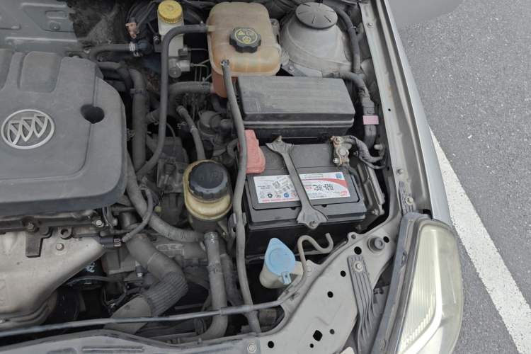Used Buick Excelle 2013 1.5L Automatic Classic Model Engine Bay Left