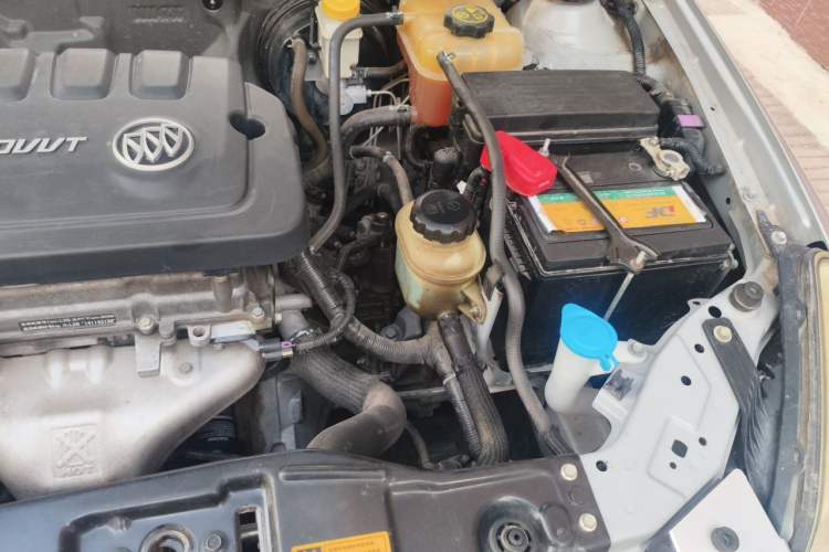 Used Buick Excelle 2013 1.5L Manual Classic Model Engine Bay Left