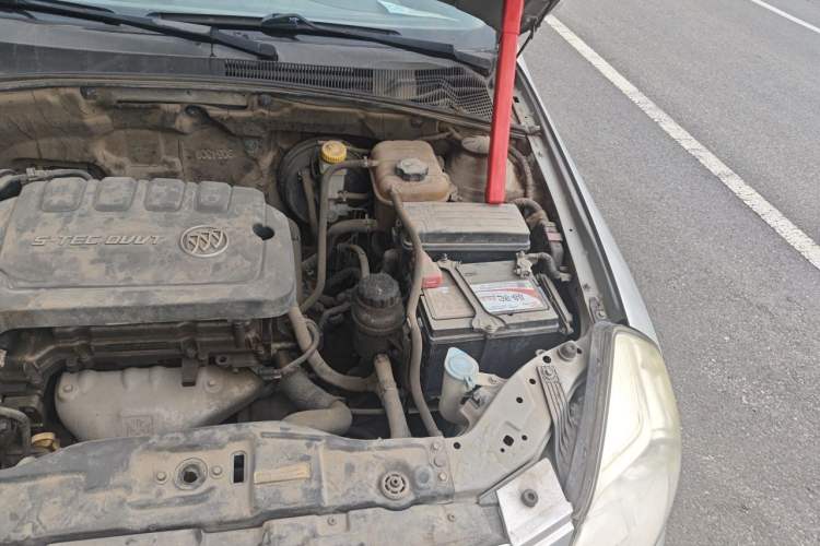 Used Buick Excelle 2013 1.5L Manual Luxury Model Engine Bay Left